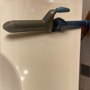 BaBybliss Pro Nano Titanium 1.25 inch curling iron